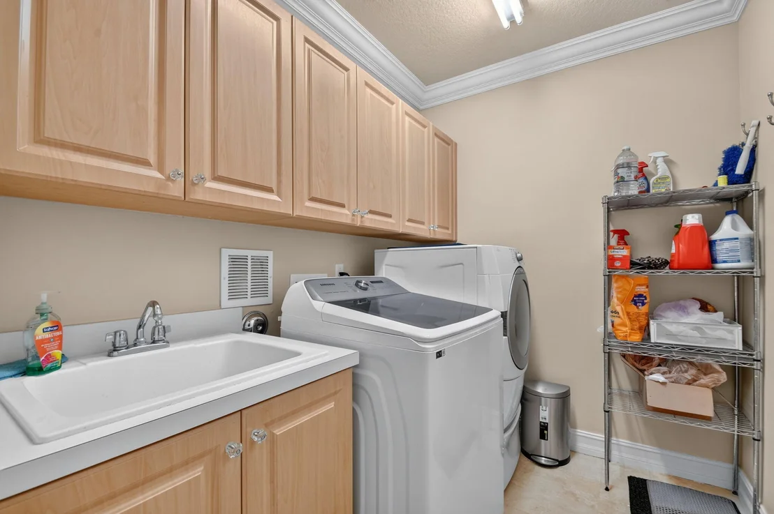 Photo of 718 Edgebrook Lane