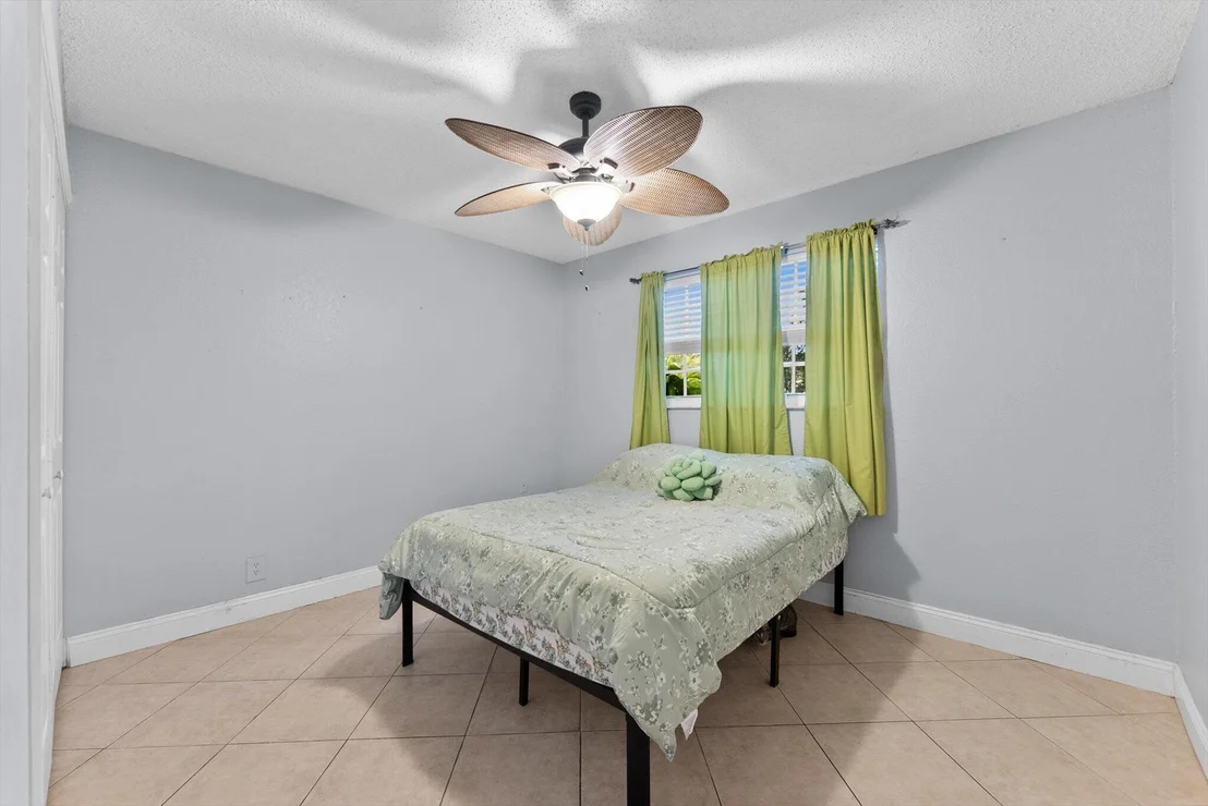 Photo of 2831 N Seacrest Boulevard