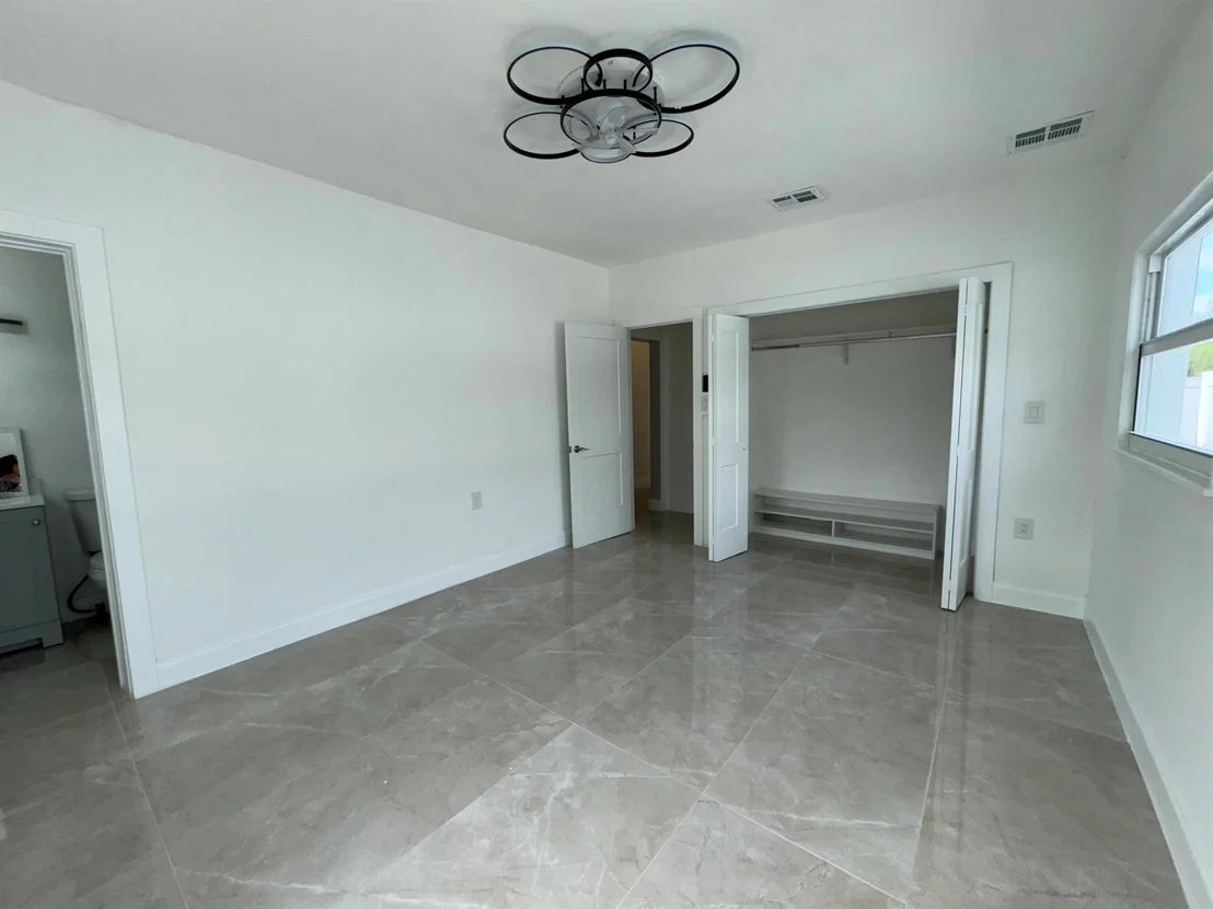 Photo of 418 Colonial Road