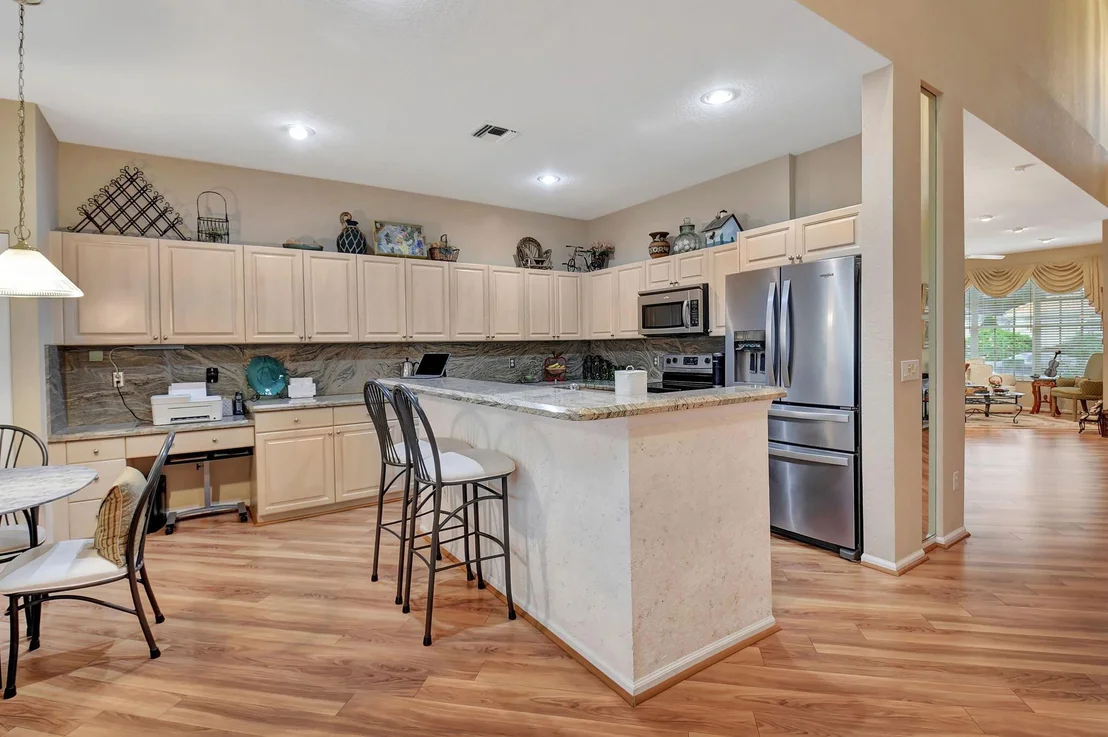 Photo of 7559 Charing Cross Lane