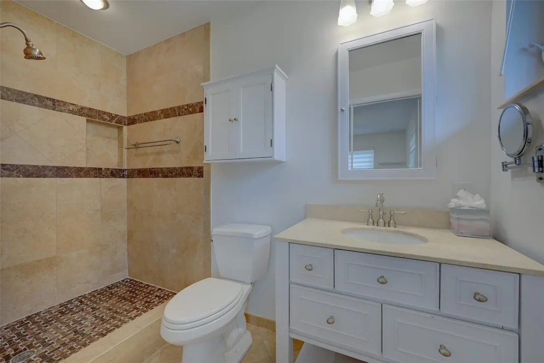 Photo of 807 SE 10th Terrace