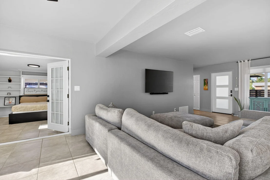 Photo of 1530 W River Drive