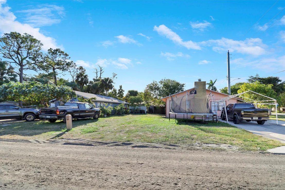 Photo of 2872 SE Durant Avenue