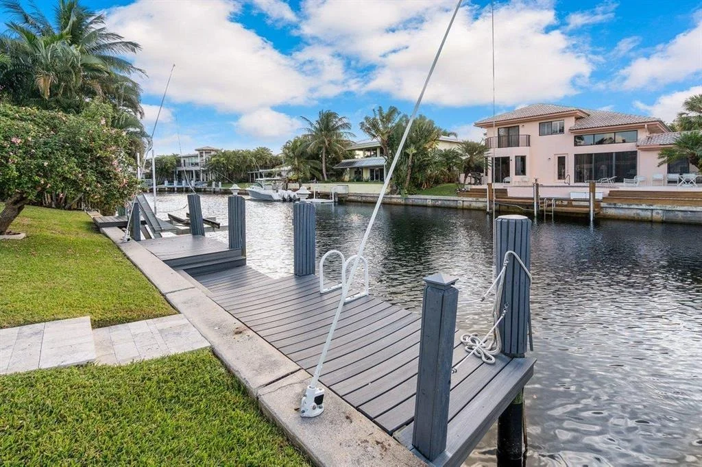 Photo of 660 NE Broadview Drive
