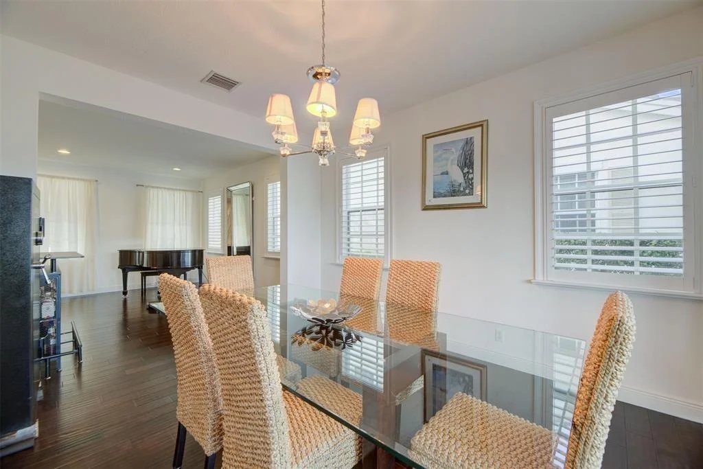 Photo of 4734 Lakeside Terrace