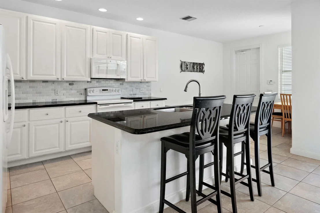 Photo of 2616 E Community Drive