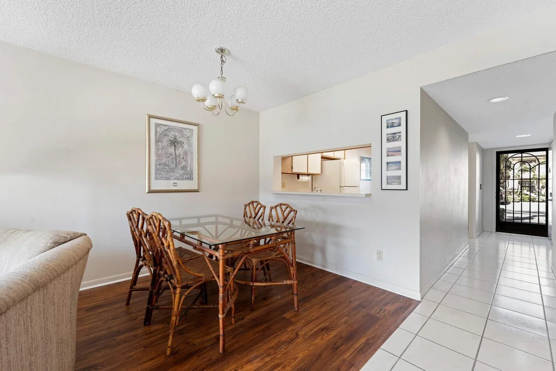 Photo of Unit C at 1001 Pinecrest Circle