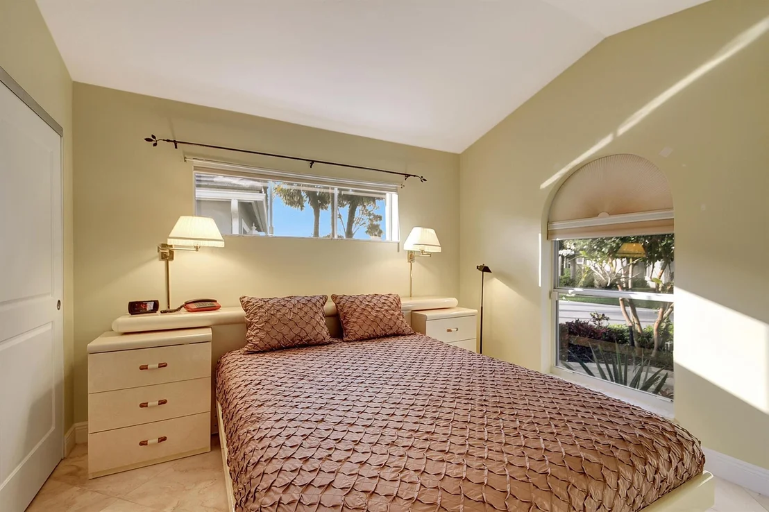 Photo of 120 Harbor Lake Circle