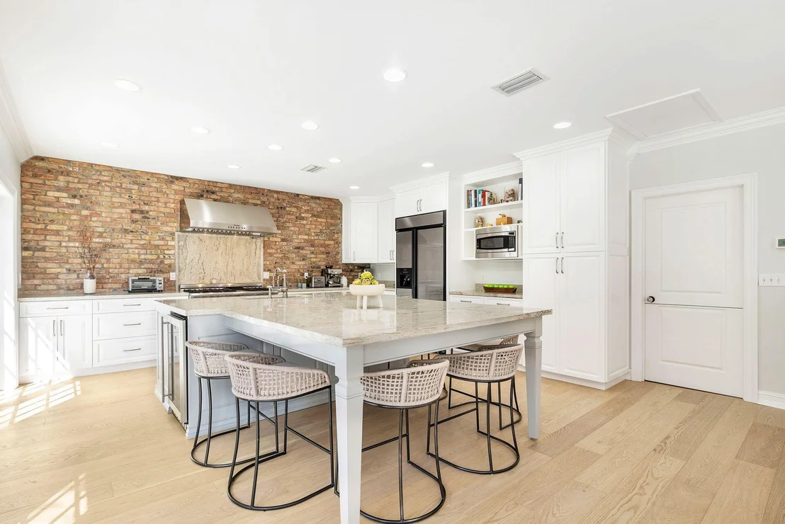 Photo of 220 Dyer Road