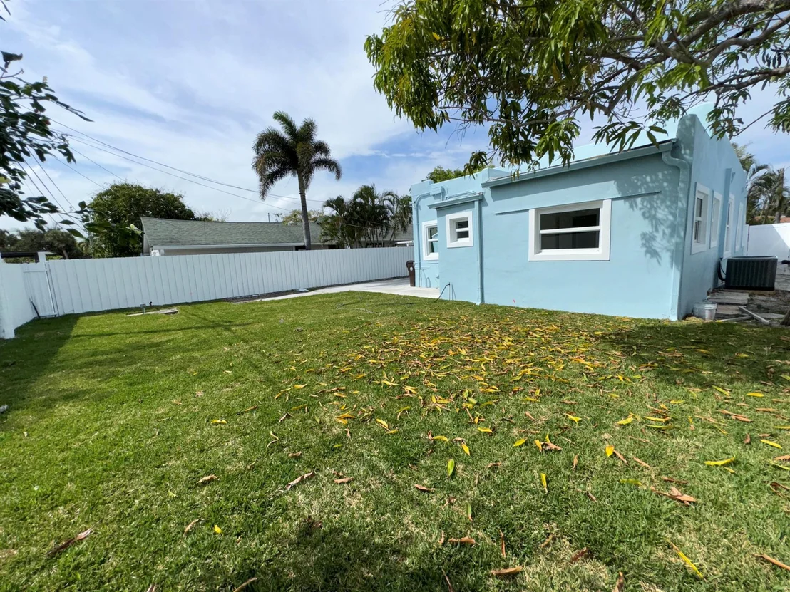 Photo of 418 Colonial Road