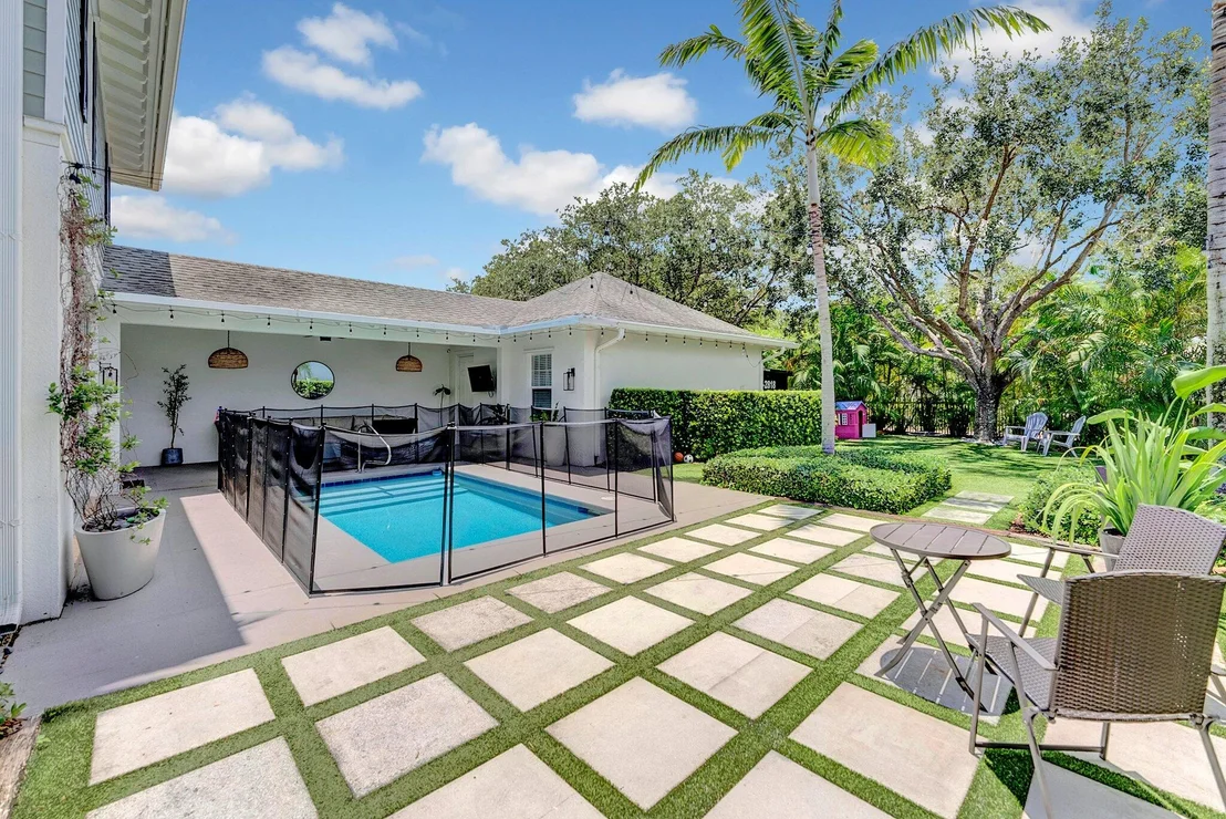 Photo of 2632 E Community Drive