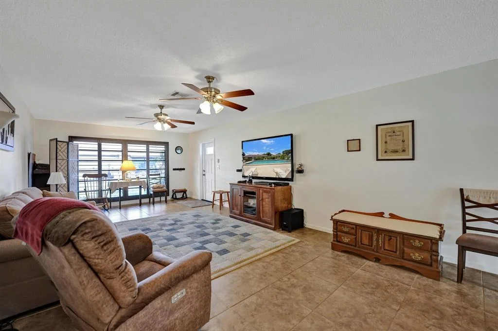 Photo of Unit B at 4761 Greentree Crescent