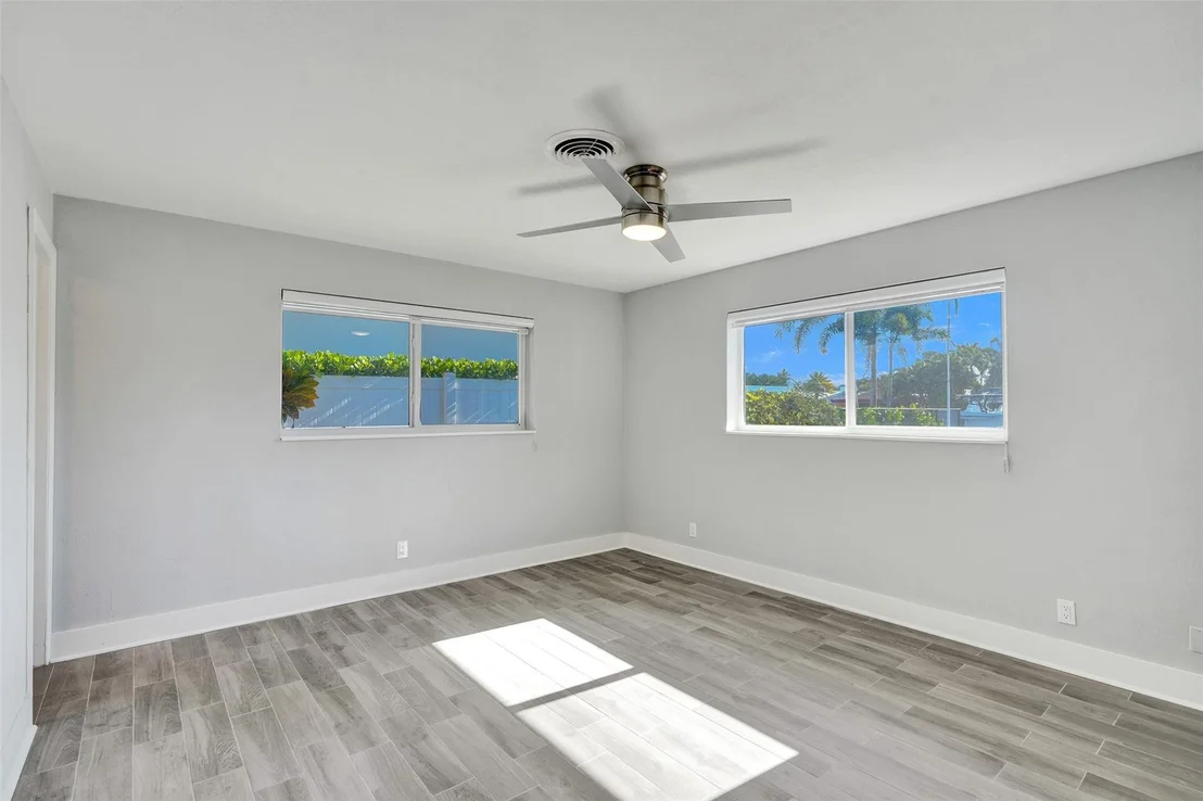 Photo of 850 SE 7th Avenue