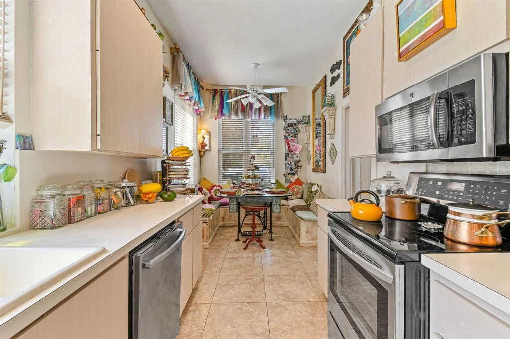 Photo of 187 S Hampton Drive