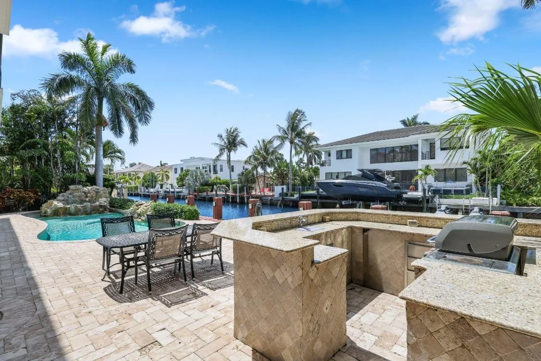 Photo of 932 Banyan Drive