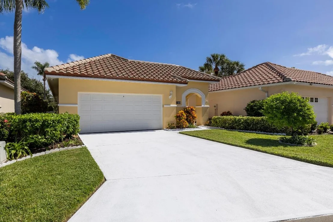 Photo of 1668 Victoria Circle
