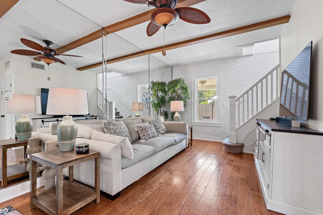 Photo of 715 Warren Drive