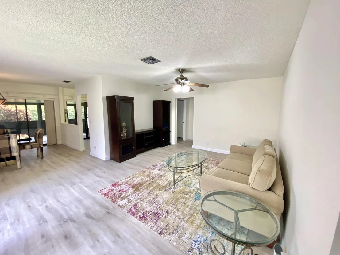Photo of 5304 Mirror Lakes Boulevard