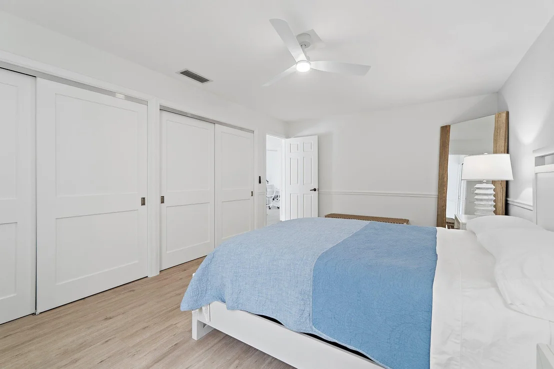 Photo of 102 W Sandpiper Circle
