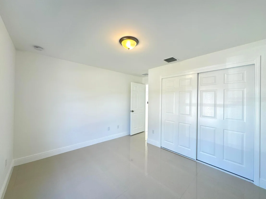 Photo of 4930 Biscayne Drive