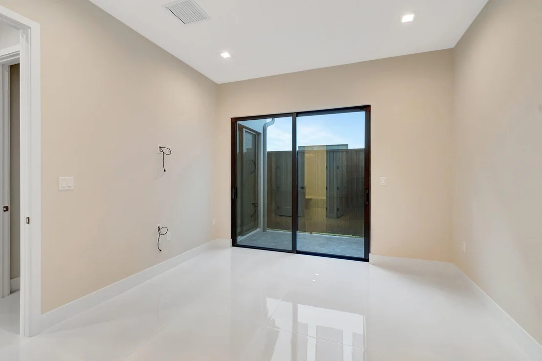 Photo of 9452 Riverside Park Drive