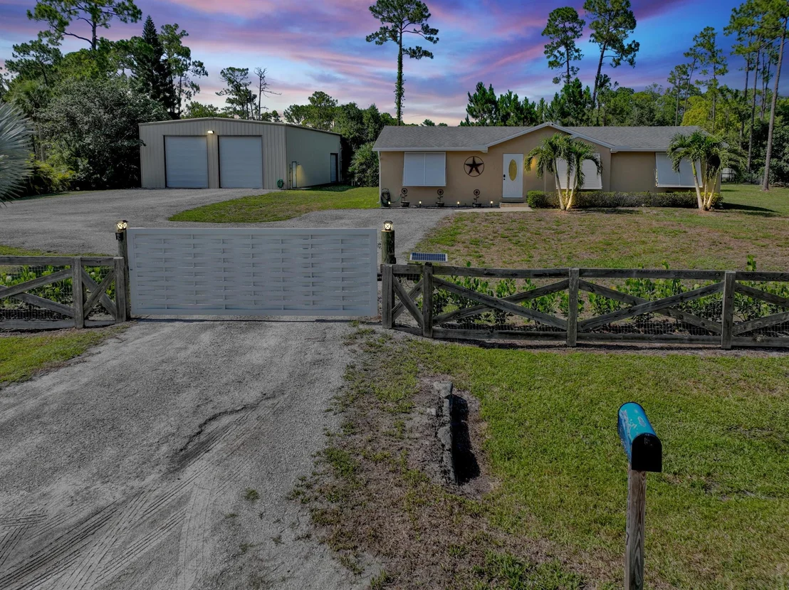 Photo of 15437 76th Road N