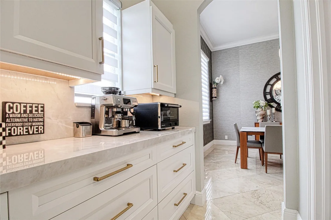 Photo of 9551 Eden Manor