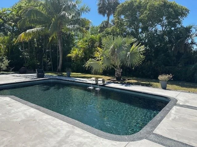 Photo of 1129 W Cypress Drive