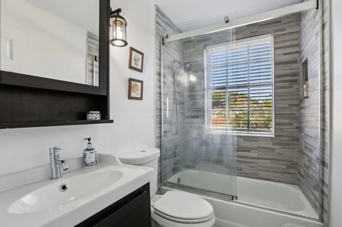 Photo of 972 Azure Lane