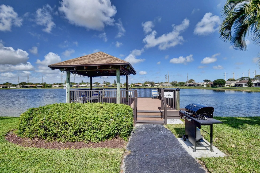 Photo of 5102 Mirror Lakes Boulevard
