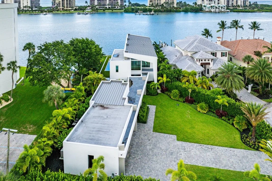Photo of 3445 Harbor Road N