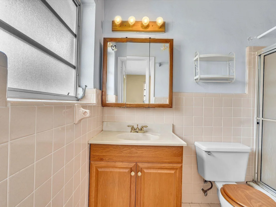 Photo of 4041 NE 18th Terrace