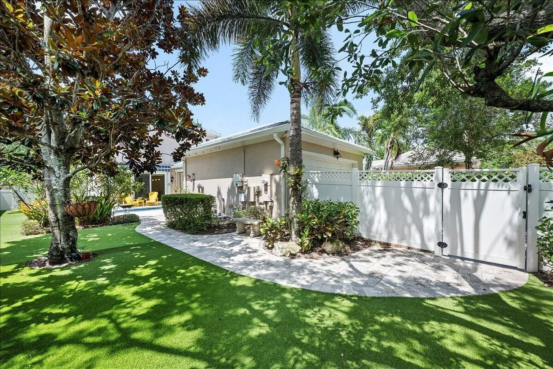Photo of 1728 W Community Drive