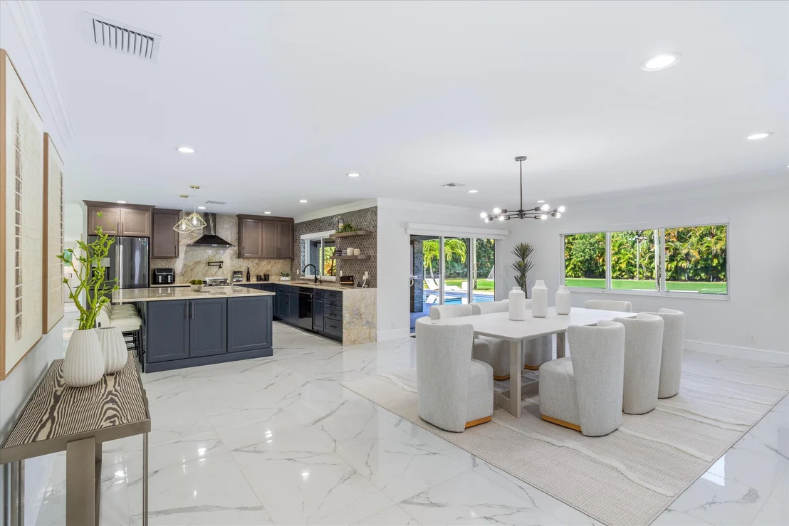 Photo of 7647 Lawrence Road