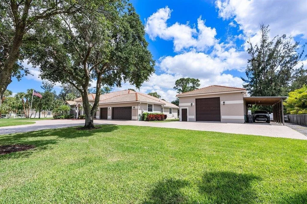 Photo of 8360 Arrowhead Drive