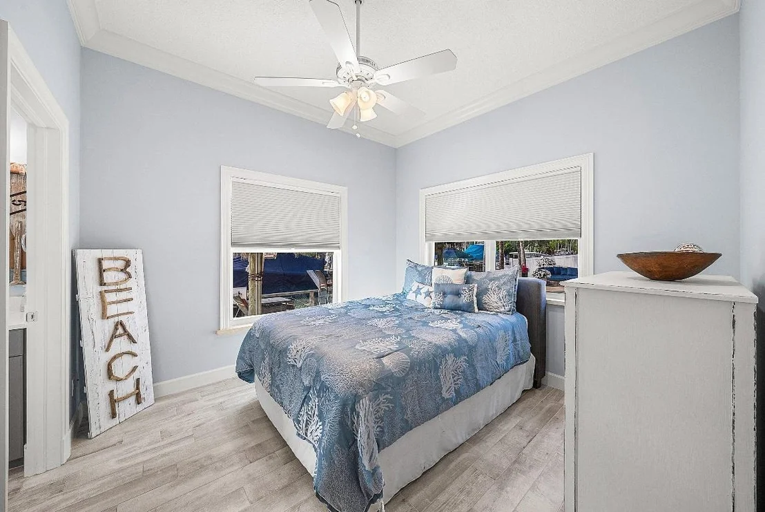 Photo of 906 Dolphin Drive