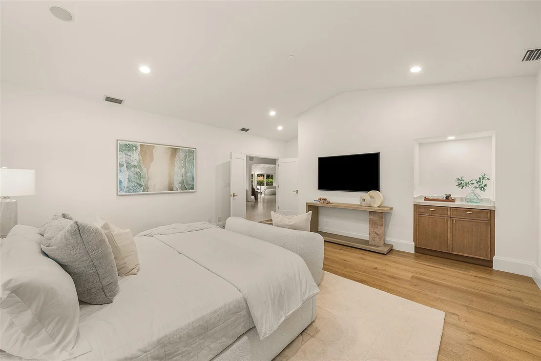 Photo of 4877 Pineview Circle