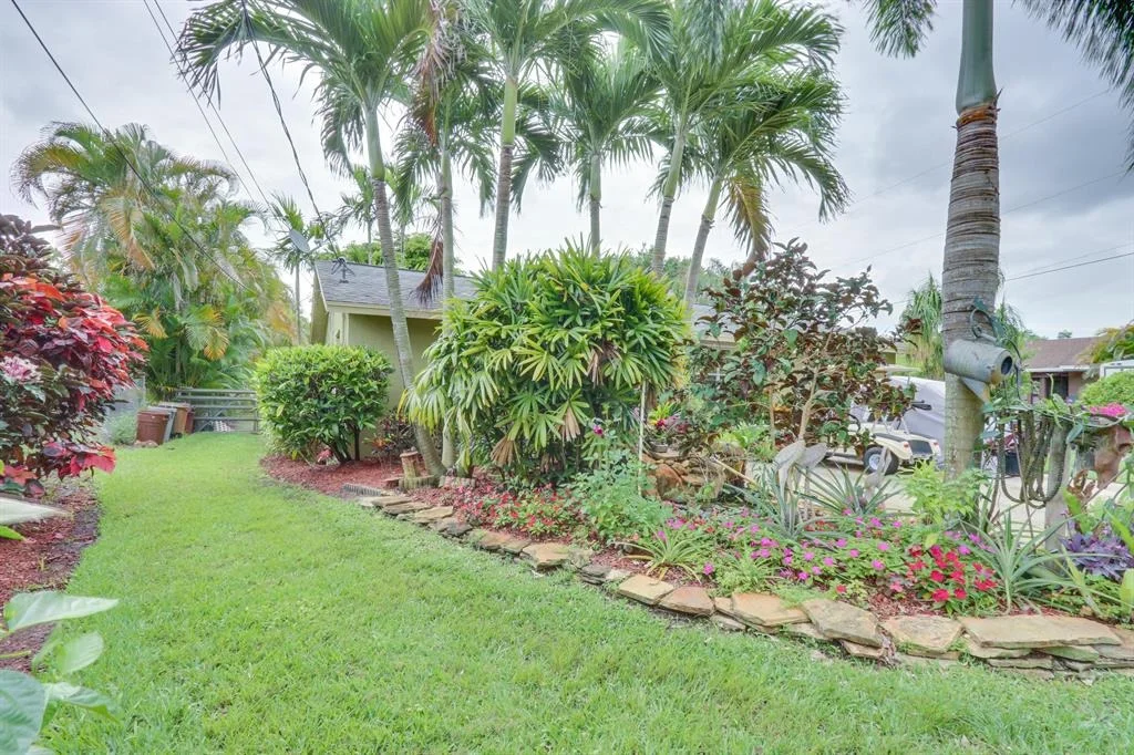 Photo of 5604 1st Road