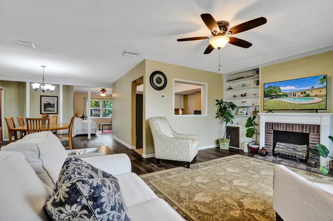 Photo of 607 SE 7th Avenue