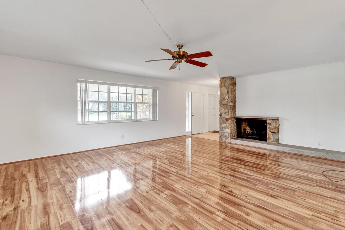Photo of 215 Conn Way