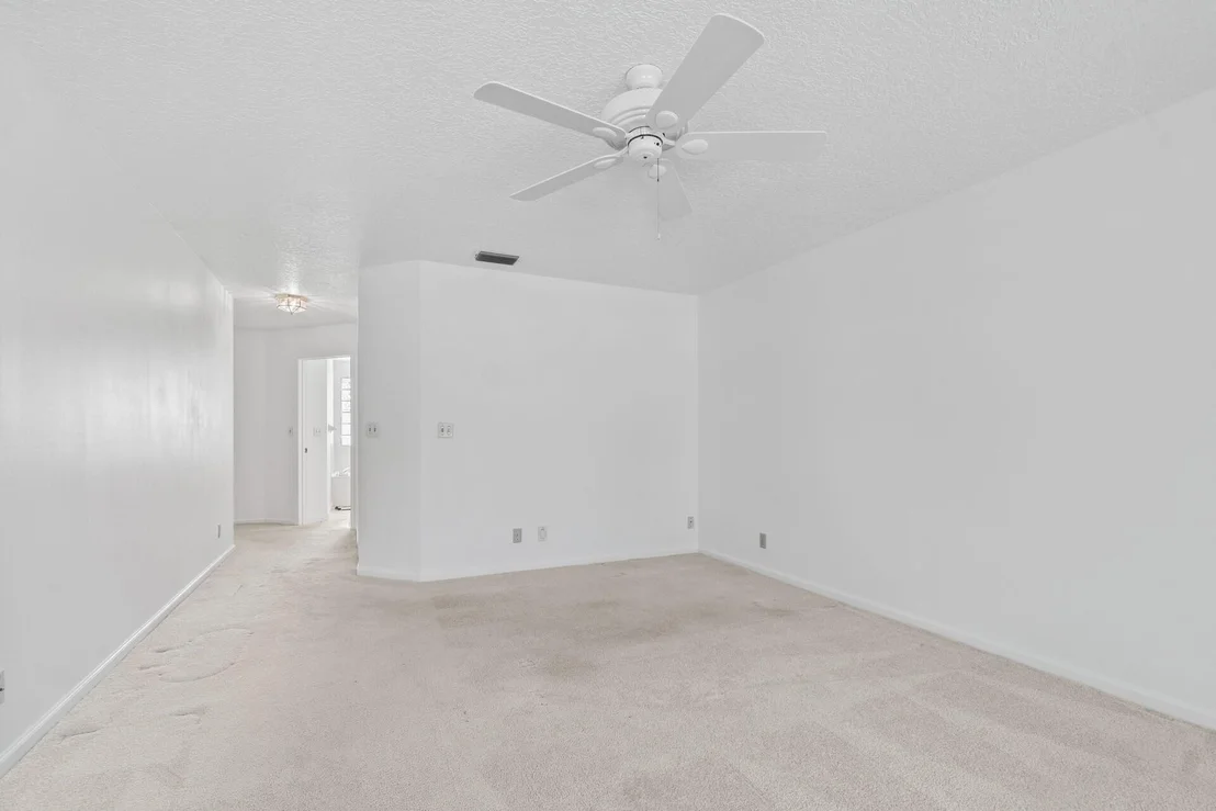 Photo of 18330 Lake Bend