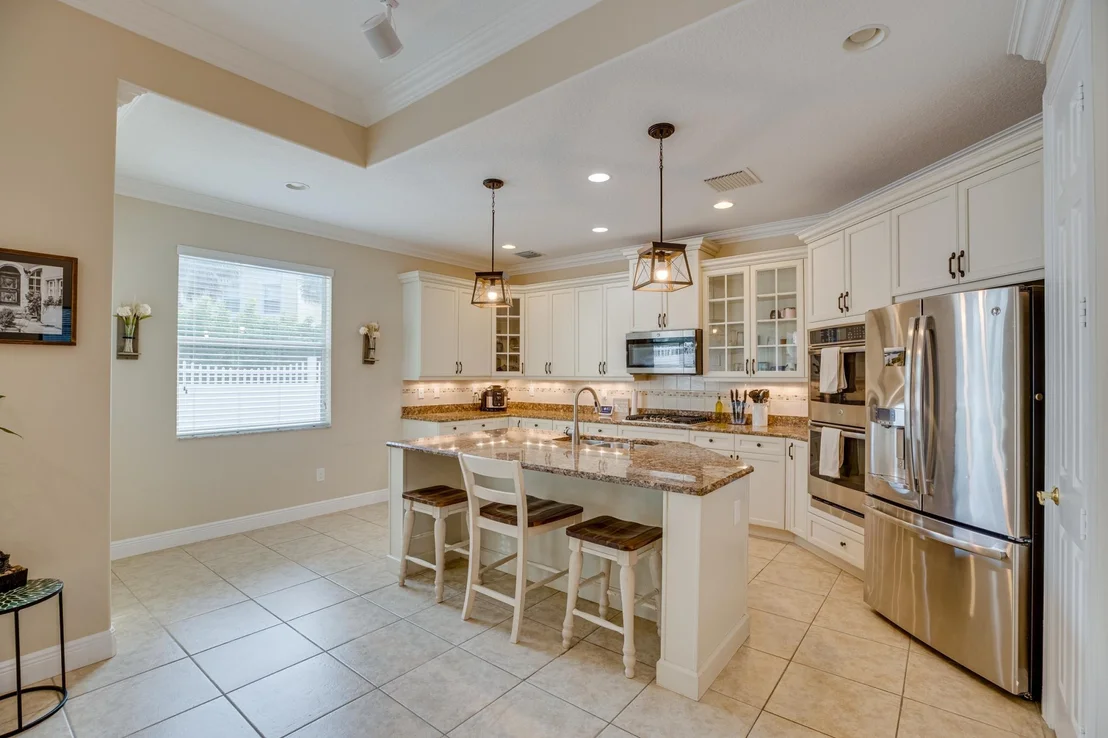 Photo of 4247 DIAMOND Square
