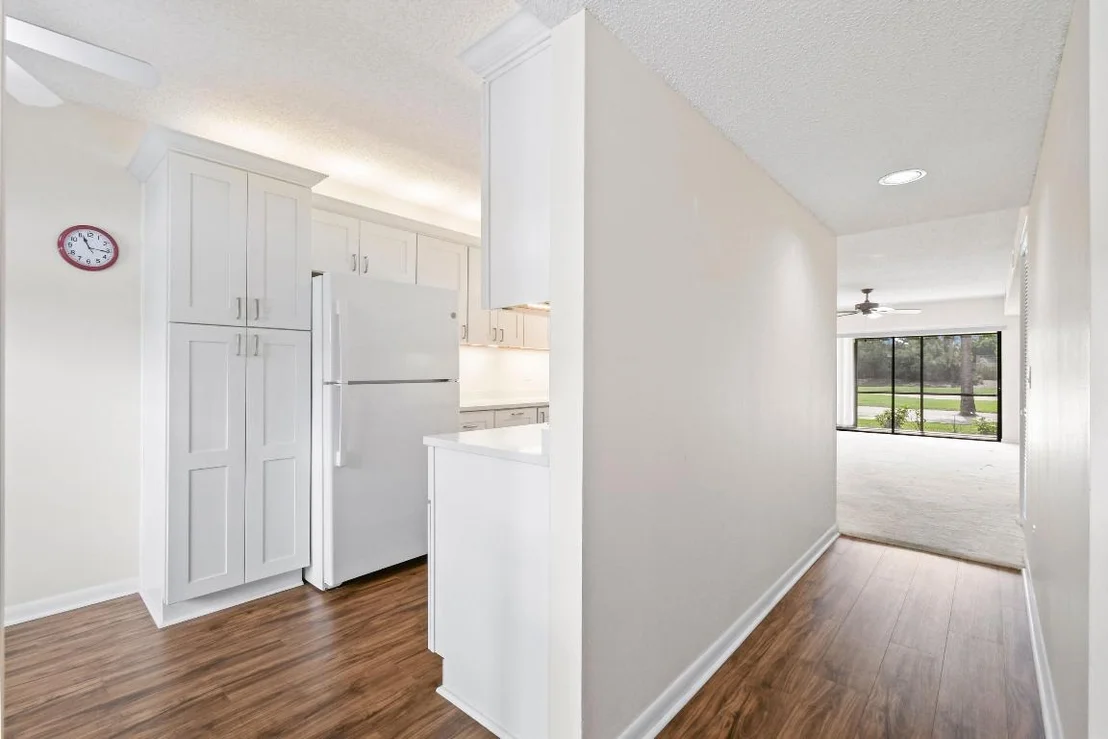 Photo of Unit B at 1001 Pinecrest Circle