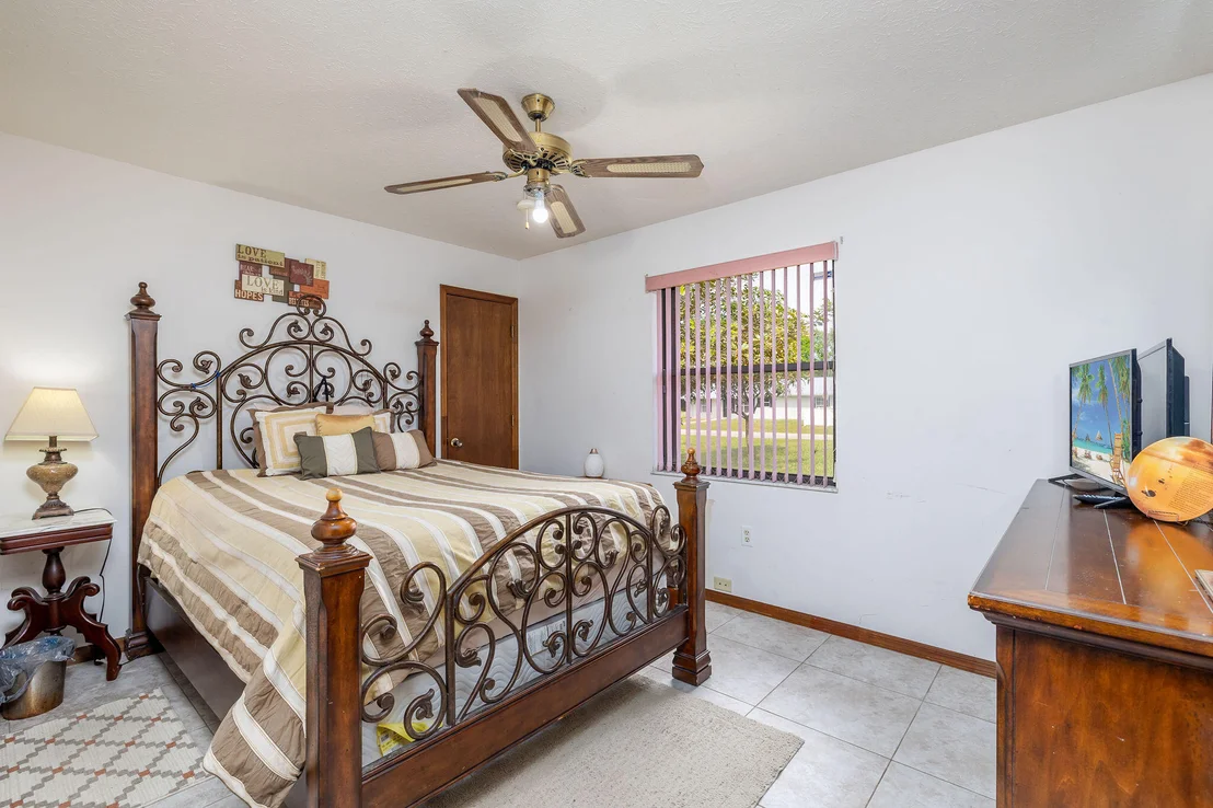 Photo of 8005 Lakeside Way