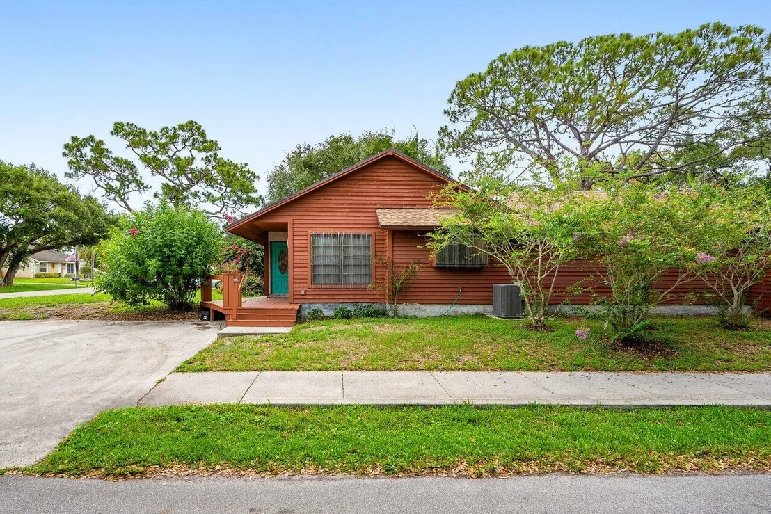 Photo of 4744 Dolphin Drive