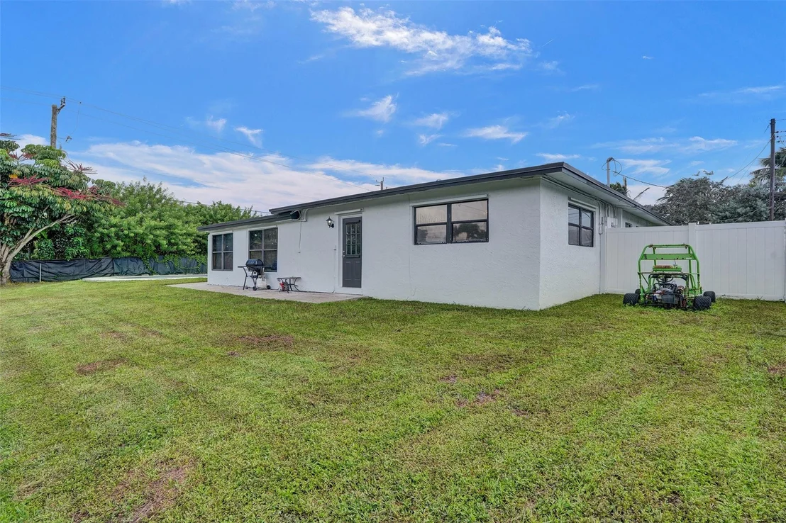 Photo of 1709 E River Drive