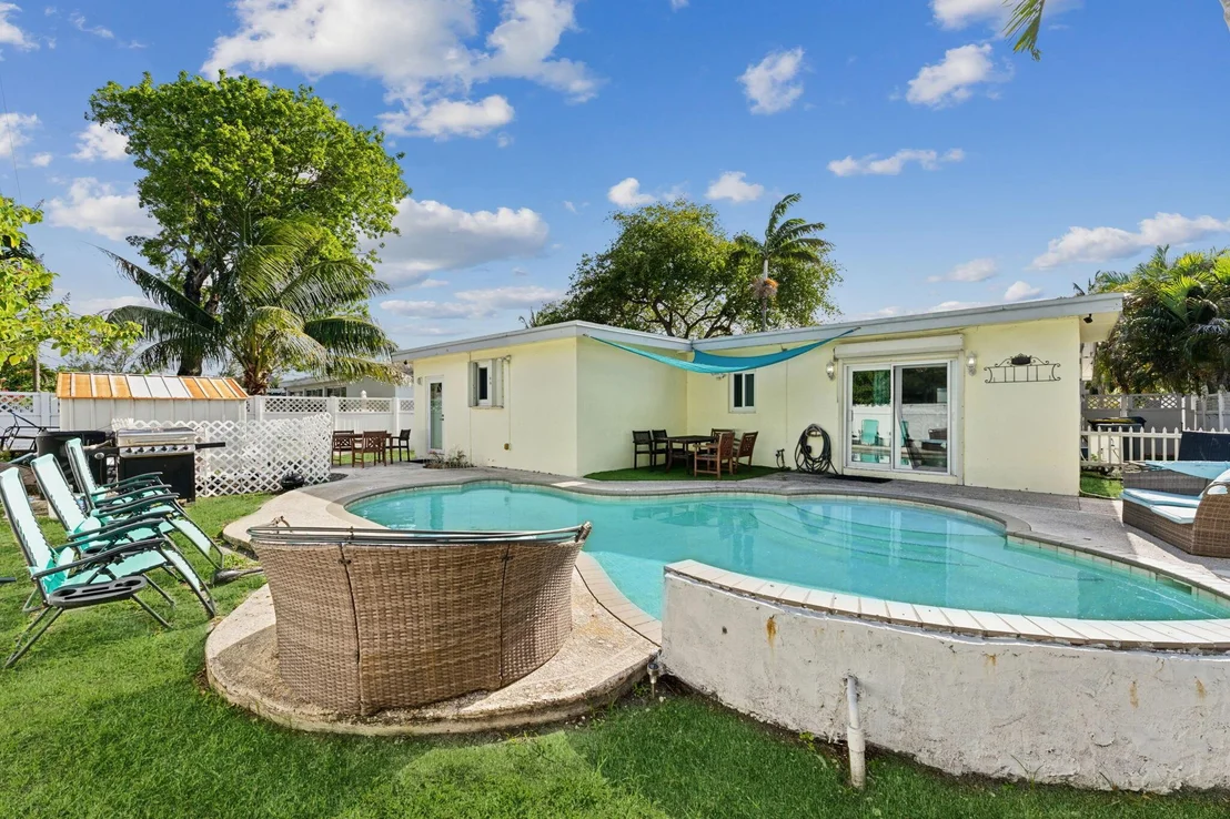 Photo of 718 NW 9th Avenue