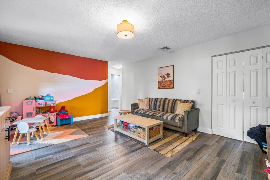 Photo of 4516 Pinetree Drive
