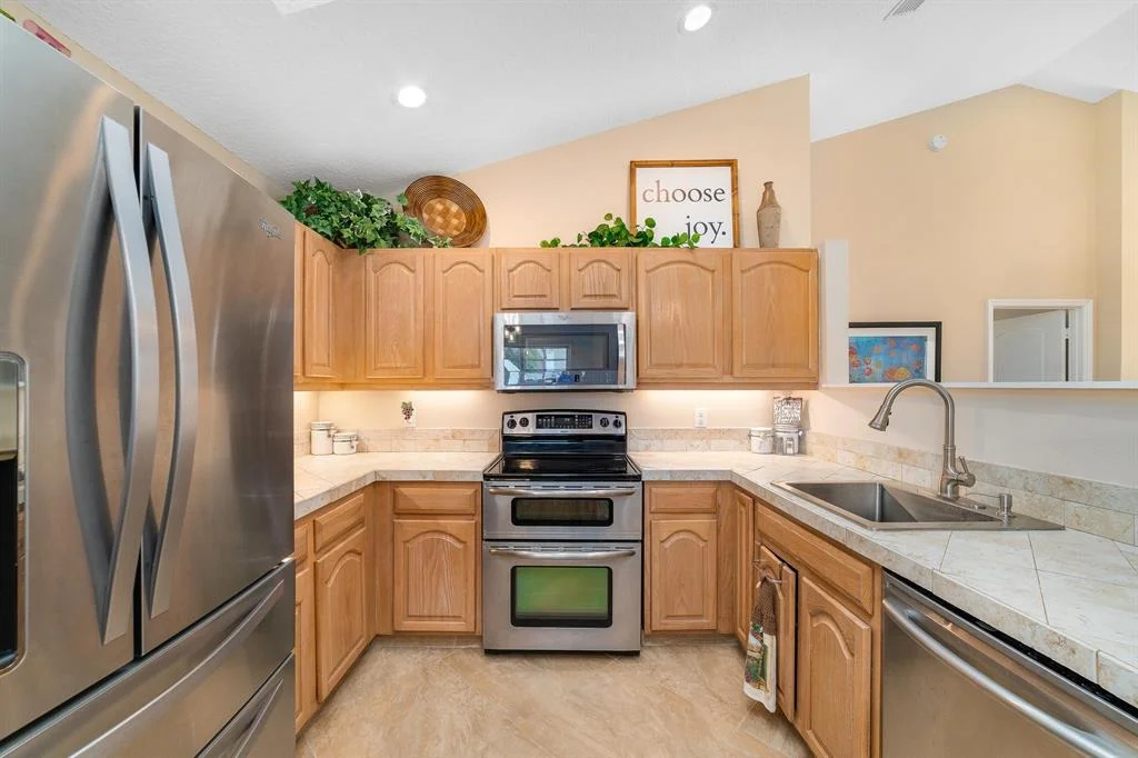 Photo of 930 Dickens Place