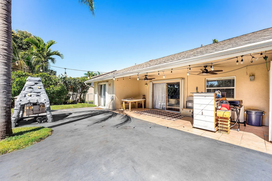 Photo of 838 NW 9th Way
